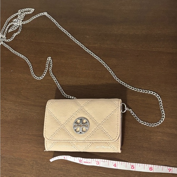 Tory Burch Handbags - Tory Burch Beige Quilted wallet on a chain Bag